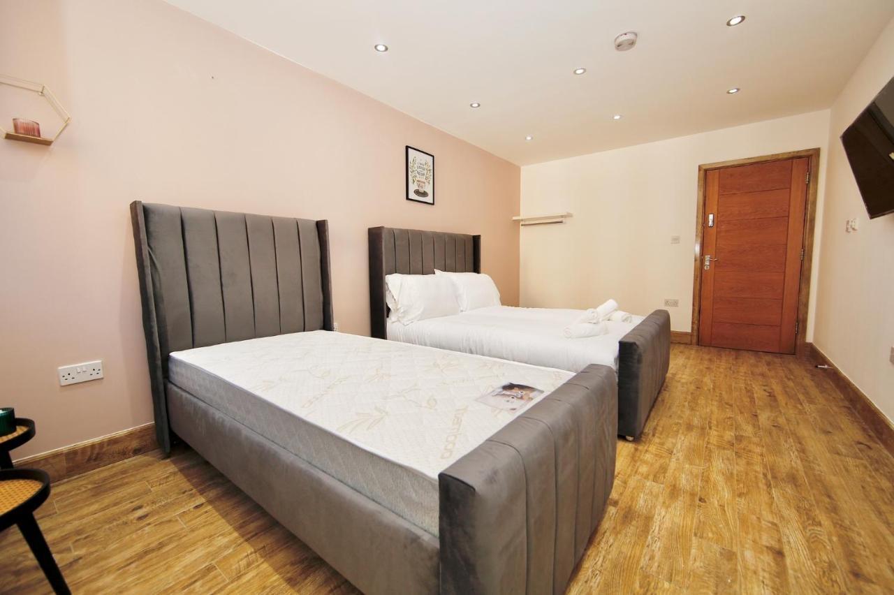 Edgware Hub Hotel London Bagian luar foto