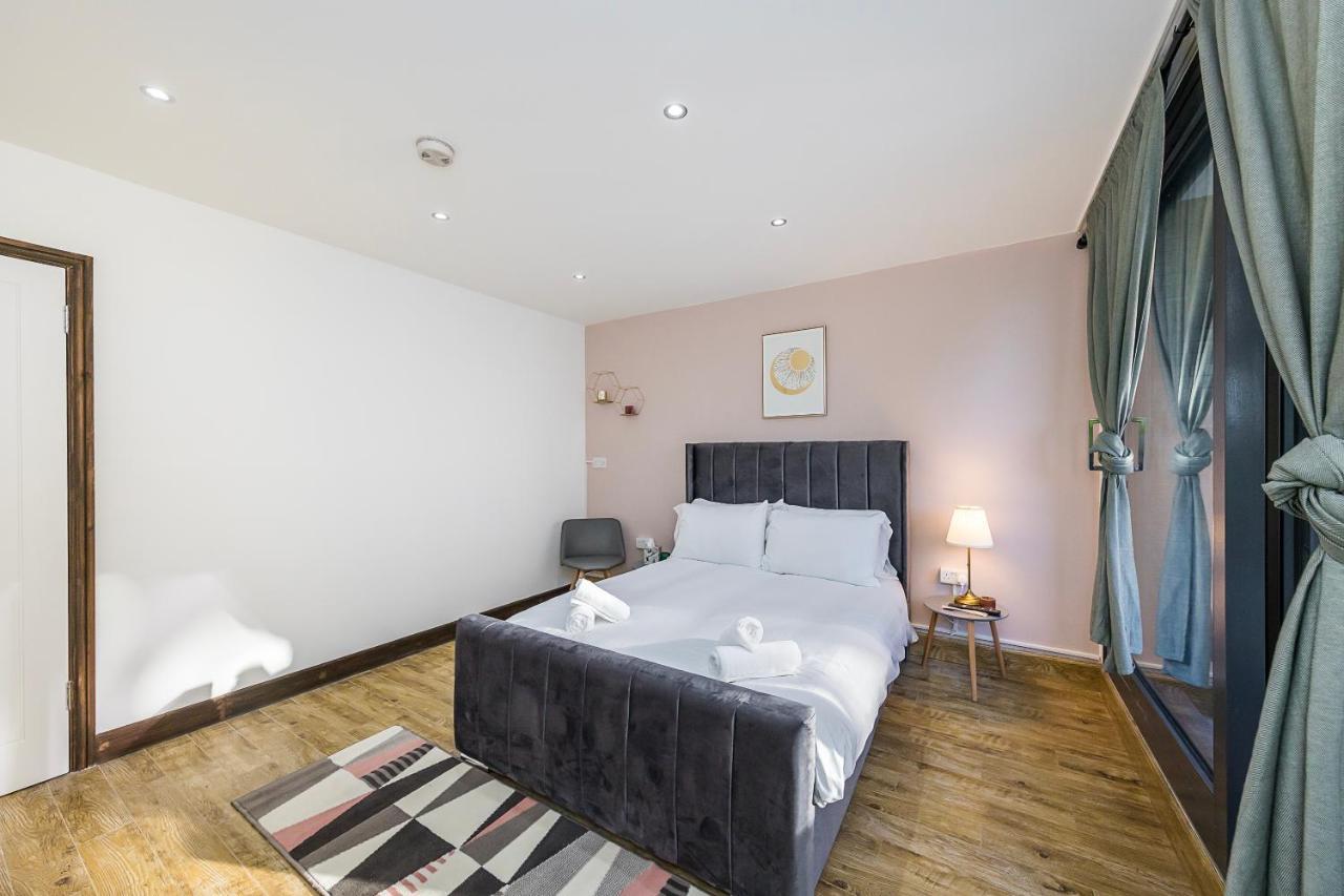 Edgware Hub Hotel London Bagian luar foto
